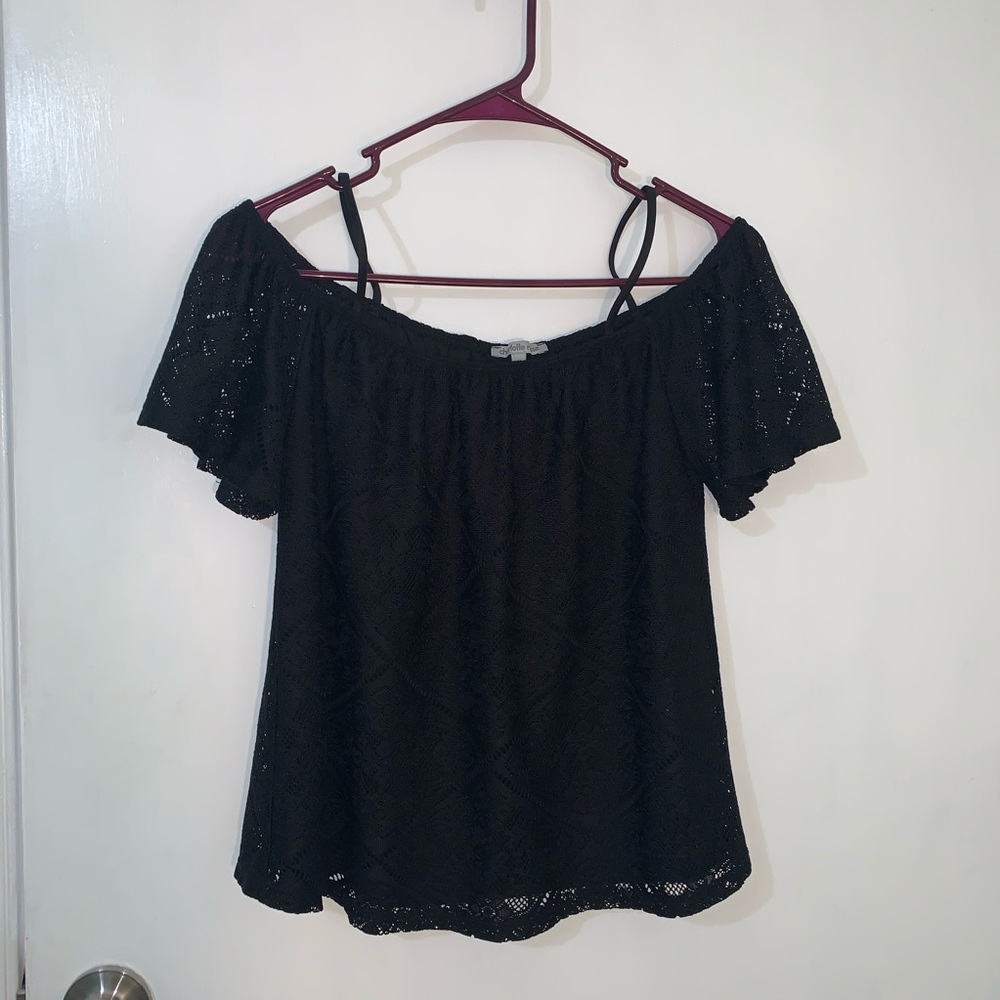 Black knit patterned blouse